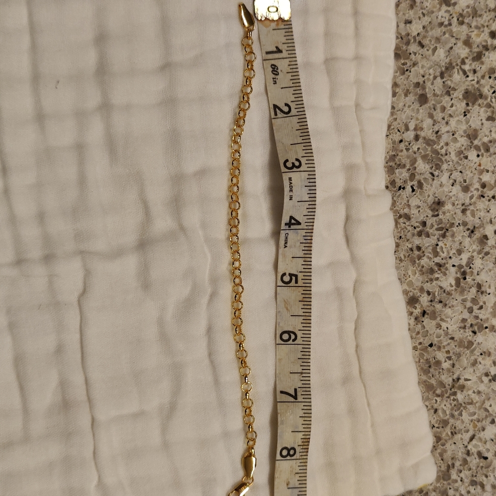 Golden bracelet, pretty link.